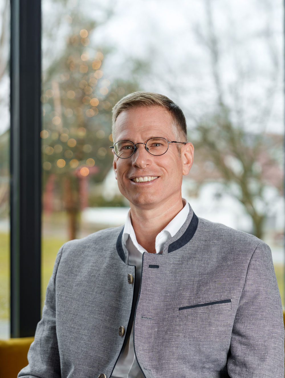 Ralph Schielin im Obsthof Strodel beim Fotoshooting für die Kommunalwahl 2026